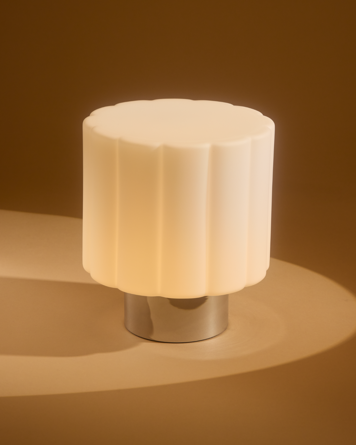 Brightech_AddisonTableLamp_Metal_Chrome.png