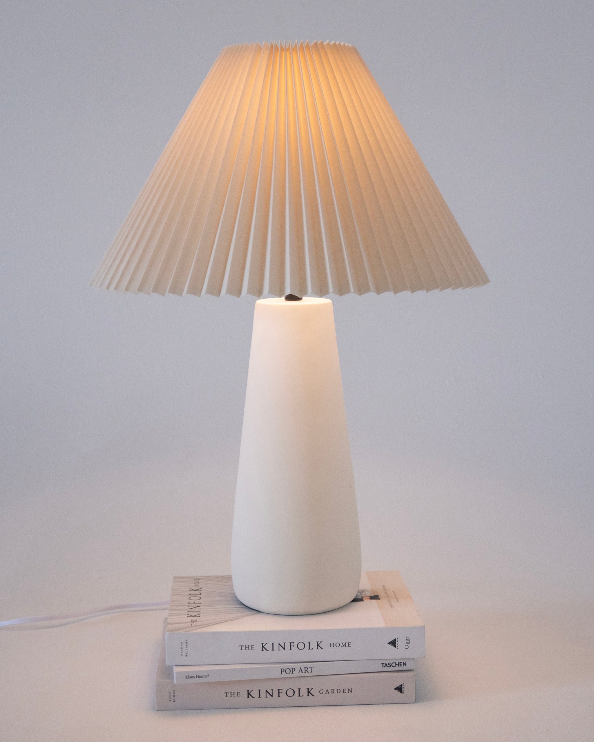 Brightech_GwenTableLamp_Ceramic_Cream1.jpg